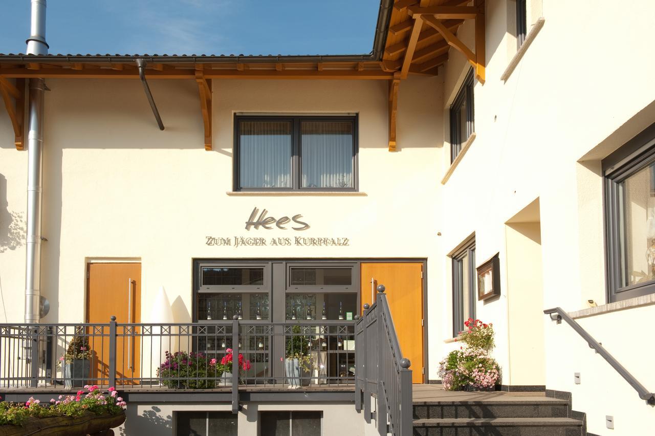Weingut Hees - Landgasthof Zum Jaeger Aus Kurpfalz Auen المظهر الخارجي الصورة